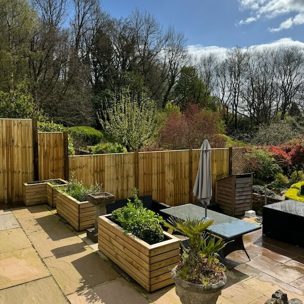 New fence erected in garden in Bletchingly